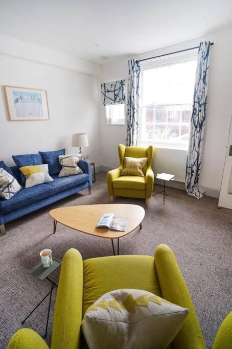 Paskins, Cowes - Sleeps 4 - 2 Bed - 2 Bath - Central Location Екстериор снимка