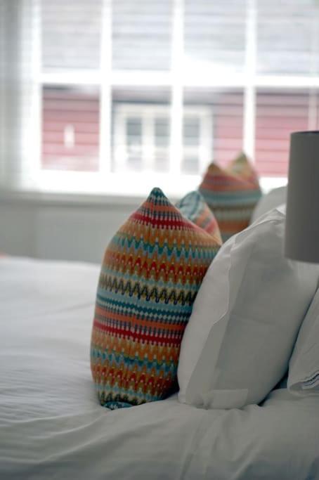 Paskins, Cowes - Sleeps 4 - 2 Bed - 2 Bath - Central Location Екстериор снимка